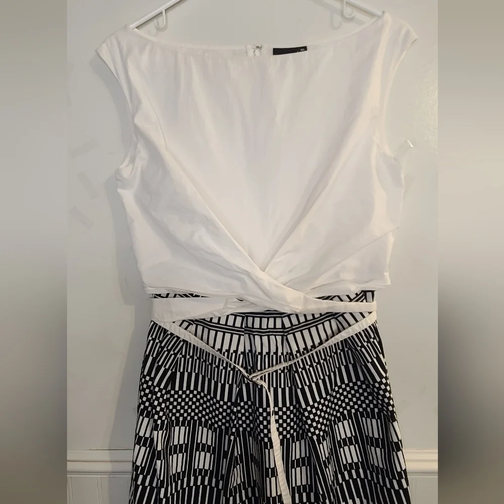 IROO Black and White Patterned Dress Size 40 (8-10) (M) Little Stain. See Photos